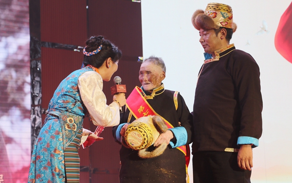 图为感动人物索朗群培 (2)_副本.jpg