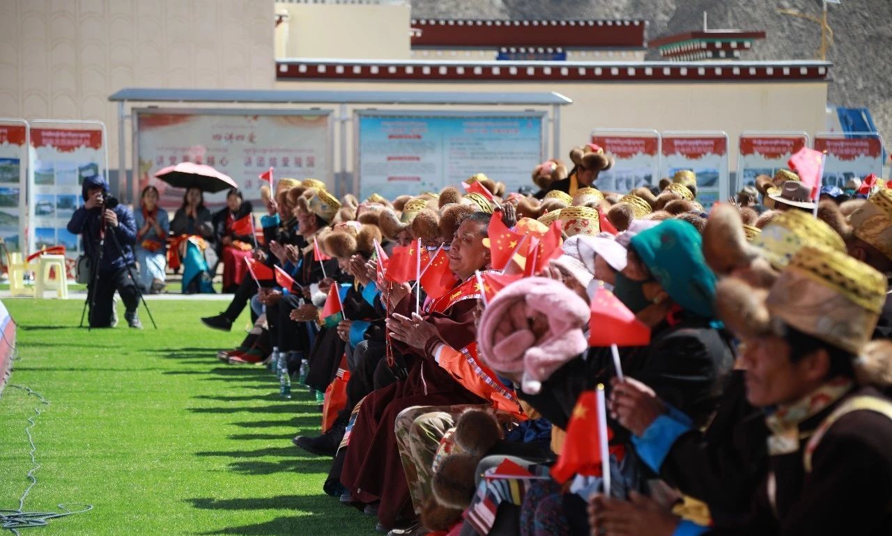 扎囊县隆重举行庆祝西藏民主改革60周年暨异地扶贫搬迁入住仪式.jpg 扎囊县隆重举行庆祝西藏民主改革60周年暨异地扶贫搬迁入住仪式.jpg