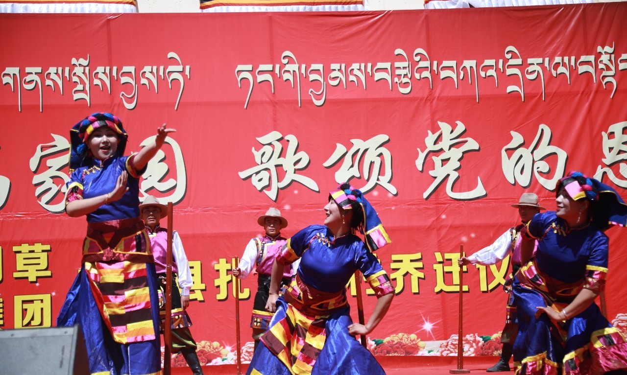 扎囊县隆重举行庆祝西藏民主改革60周年暨异地扶贫搬迁入住仪式.jpg 扎囊县隆重举行庆祝西藏民主改革60周年暨异地扶贫搬迁入住仪式.jpg