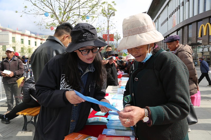 图为集中宣传活动现场 (3)_副本.jpg