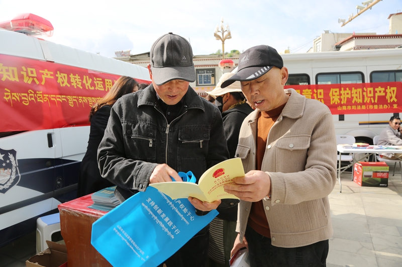 图为集中宣传活动现场 (5)_副本.jpg