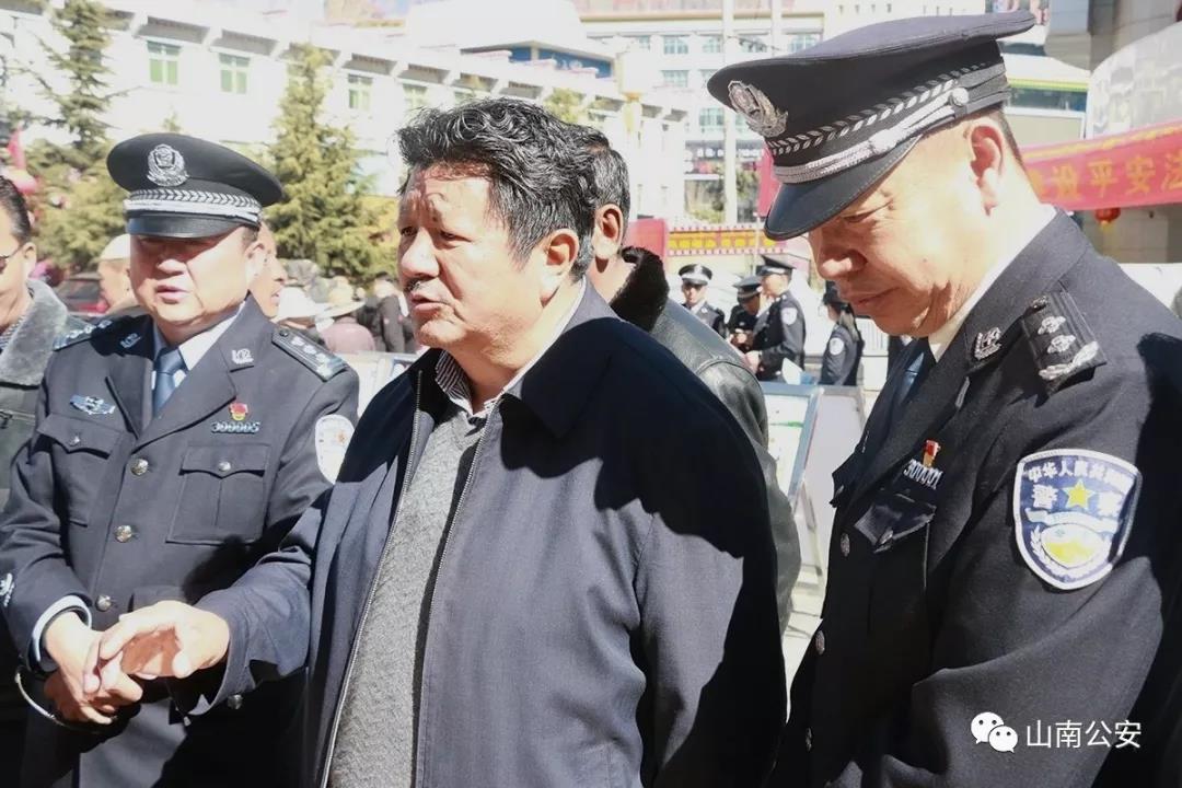 山南市公安局积极组织开展 "三月综治宣传月"宣传活动