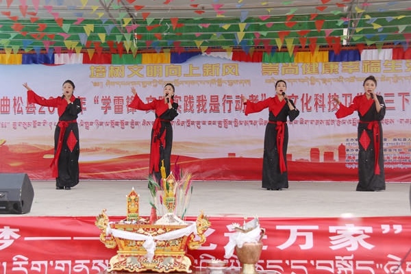 文艺演出相关图片(4)_副本.jpg ""