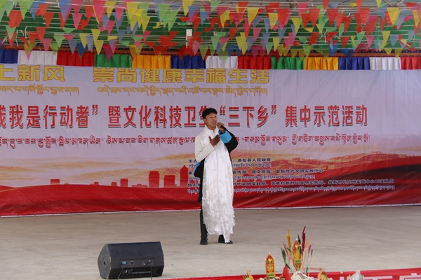 文艺演出相关图片 (1)_副本.jpg ""